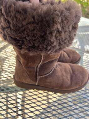 UGG Australia Classic Shorty Brown Suede Fur Boots - women’s size 7